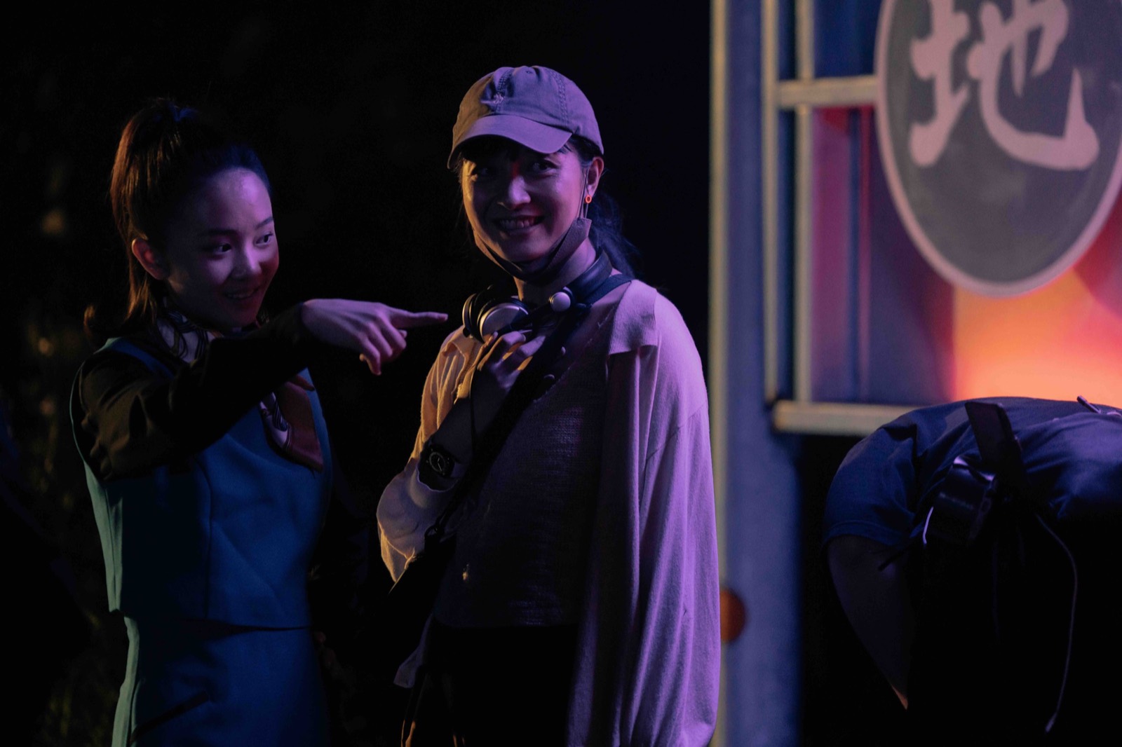 Jae Yang with the young actor on the Cry Me Through Hell set