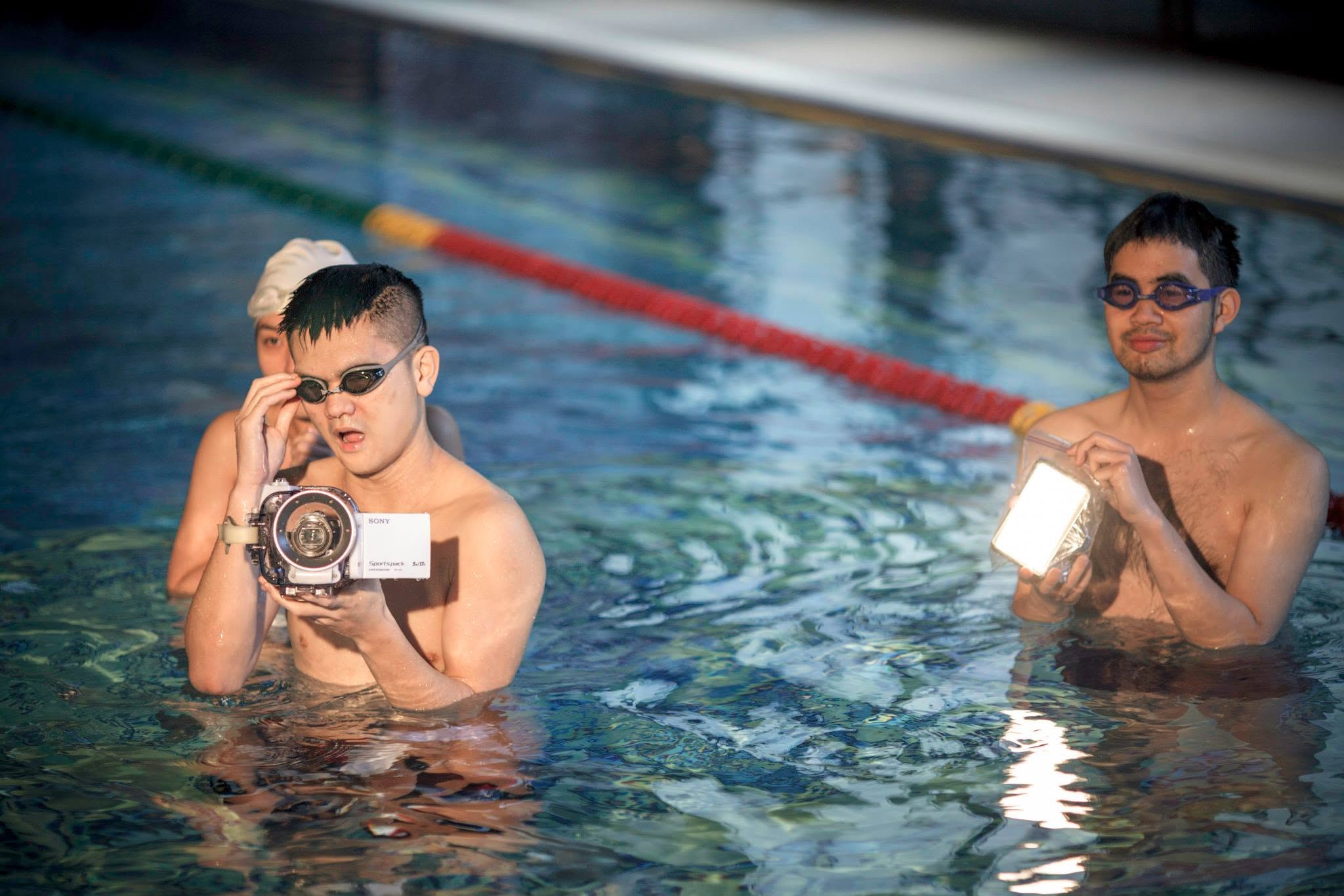 Starry Eyes behind the scenes: the underwater camera and lighting team